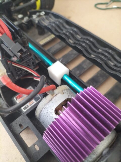 Tamiya TT01 metal drive shaft stablizer